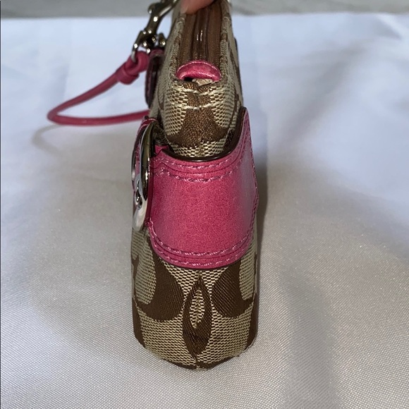 Coach Signature C Wristlet - Picture 7 of 11